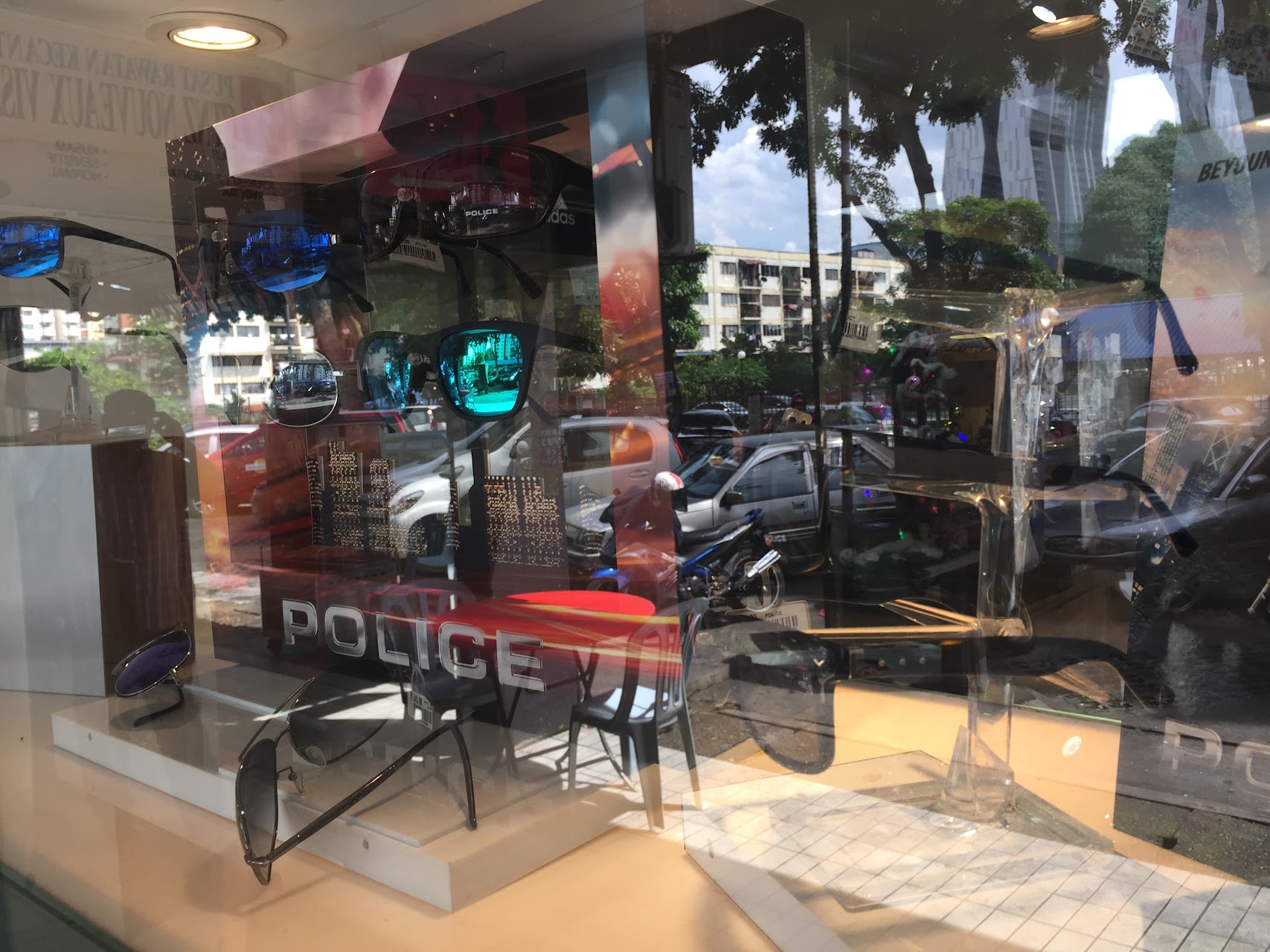 Hollywood Eye-Trend (Bandar Baru Sentul) — photo by ALAN CHONG · Google