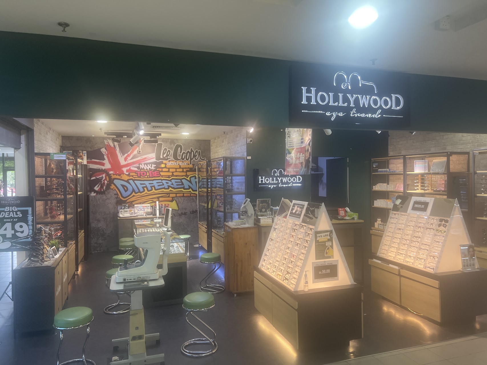Hollywood Eye Trend (Spectrum Mall) — photo by Hollywood Eye Trend Spectrum Mall · Google